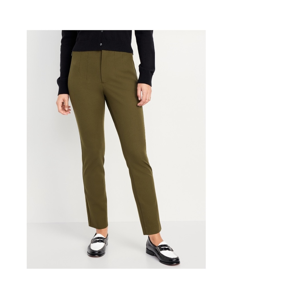 Extra High Waisted Polished Pixie skinny pants 
Size Medium Tall